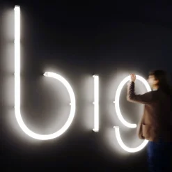 Artemide Alphabet of Light applique majuscule V| Appliques Murales Led|Appliques Murales