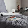 Audo Copenhagen Audo Phare lampe de table LED en rouge foncé| Lampes À Poser Led|Lampes À Poser Et Lampes De Table