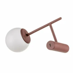 Audo Copenhagen Audo Phare lampe de table LED en rouge foncé| Lampes À Poser Led|Lampes À Poser Et Lampes De Table