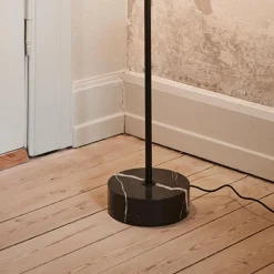 AYTM Lampe sur pied LED Grasil, noir, marbre, hauteur 127 cm| Lampadaires Led|Lampadaires