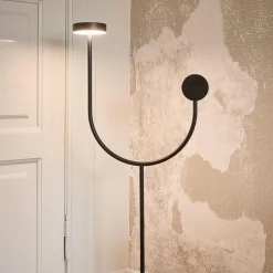 AYTM Lampe sur pied LED Grasil, noir, marbre, hauteur 127 cm| Lampadaires Led|Lampadaires