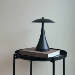 Dyberg Larsen Lampe à poser LED rechargeable Vienna, noir, 28 cm| Lampes À Poser Led|Lampes À Poser Et Lampes De Table