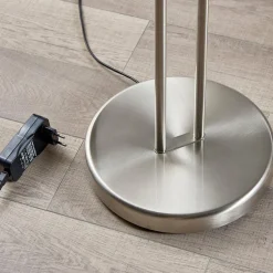 Lindby lampe sur pied LED Yveta, couleur nickel, métal, intensité variable| Lampadaires Led|Lampadaires