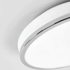 Lindby Plafonnier LED rond Lyss avec bord chromé, IP44| Plafonniers Led|Plafonniers