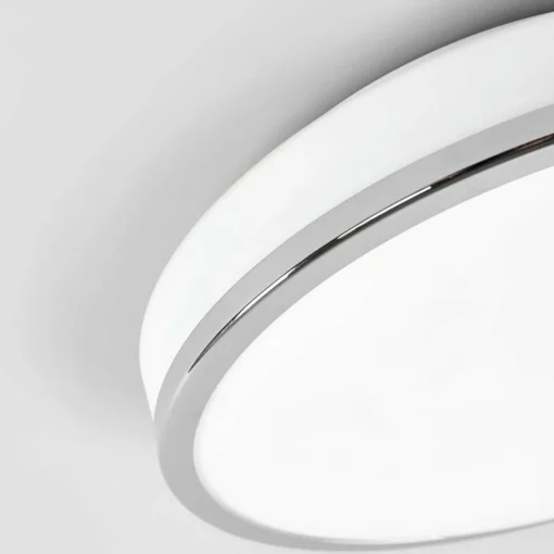 Lindby Plafonnier LED rond Lyss avec bord chromé, IP44| Plafonniers Led|Plafonniers